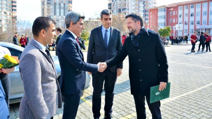 Büyükelçi ViktorMatis'ten Akmercan Anadolu Lisesini Ziyaret