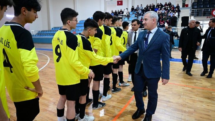 Yeşilyurt Belediyesi'nin Ev Sahipliği Yaptığı '100.Yıl Futsal Turnuvası' Başladı
